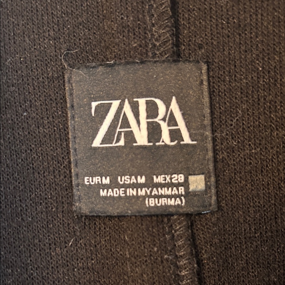Zara Women's Elegant Black Trench Coat - Picture 2 of 4